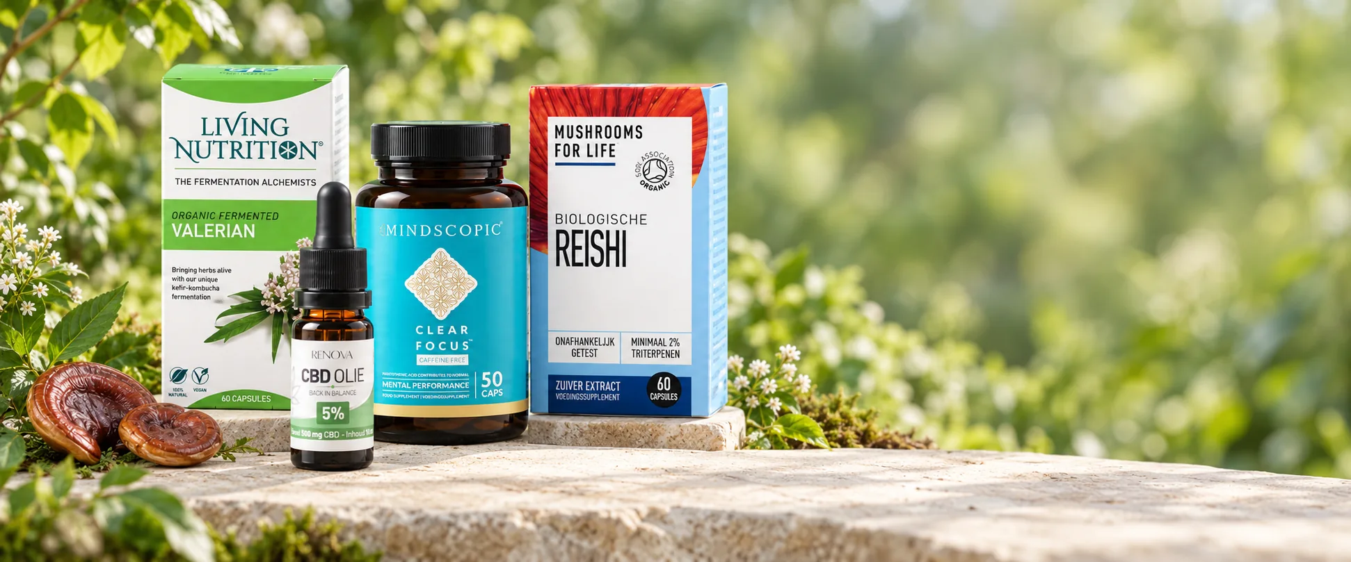 CBD-olie, Living Nutrition, Mindscopic en Mushrooms for Life in een natuurlijke groene omgeving